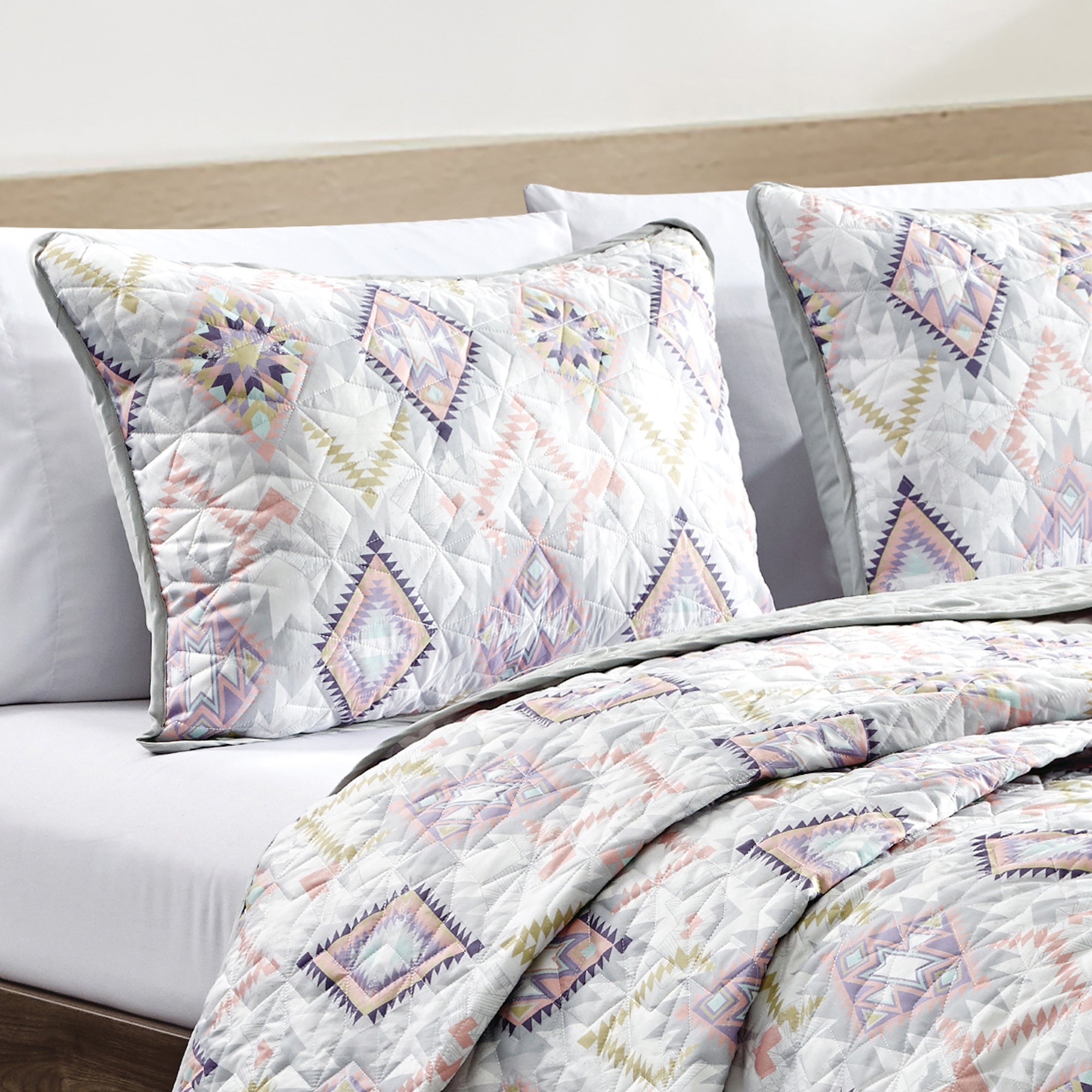 Reversible 3-Piece Geometric Aztec Quilted Bedspread Set with Pillow Shams