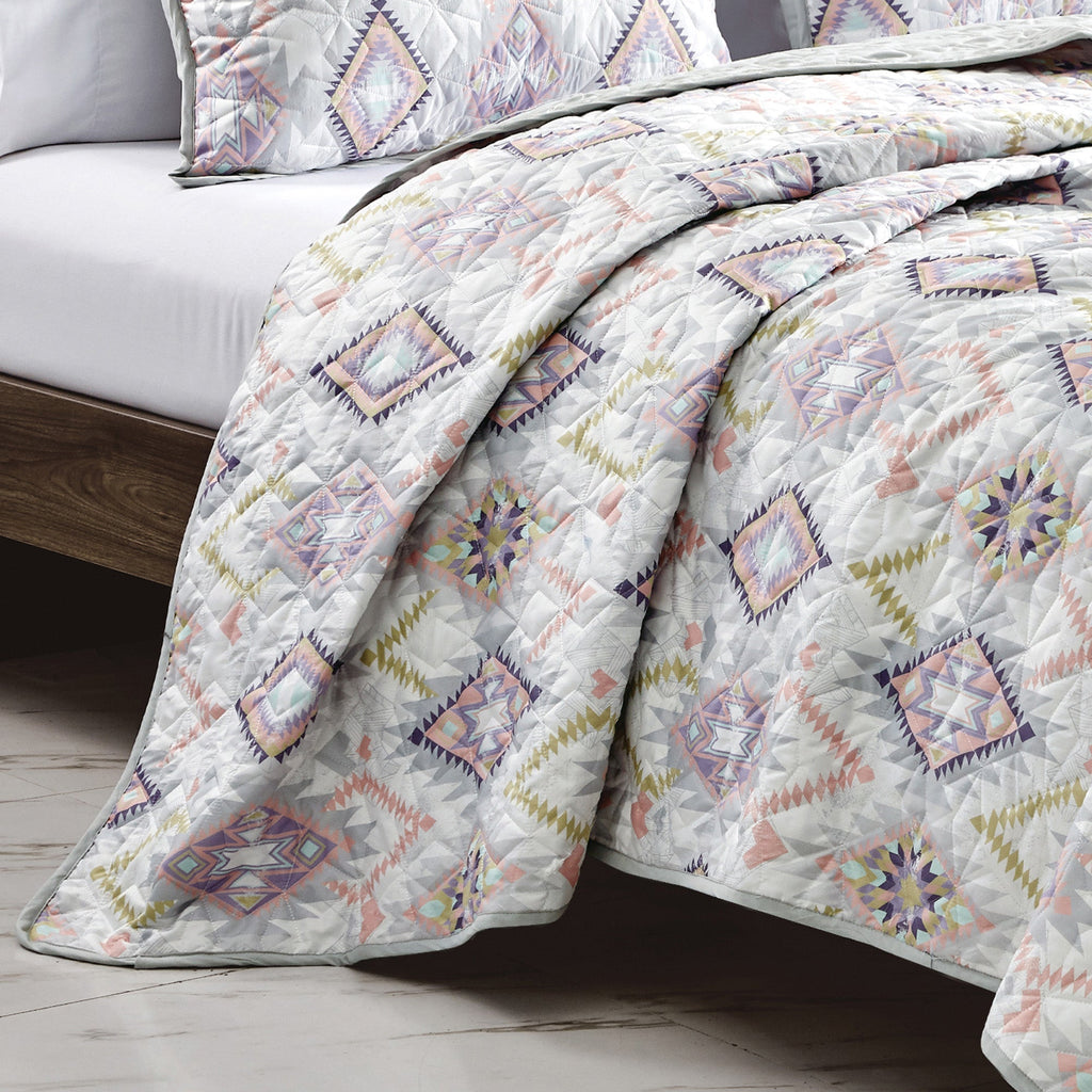 Reversible 3-Piece Geometric Aztec Quilted Bedspread Set with Pillow Shams