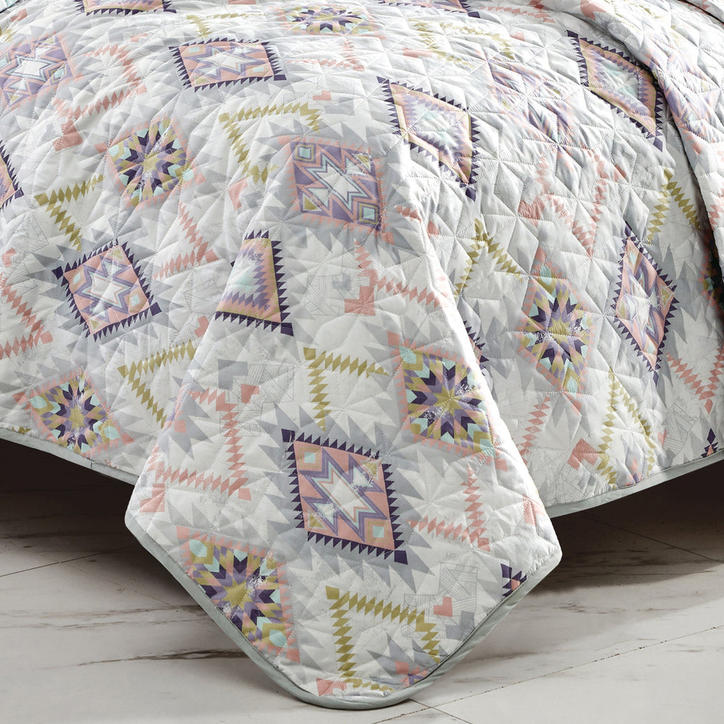 Reversible 3-Piece Geometric Aztec Quilted Bedspread Set with Pillow Shams