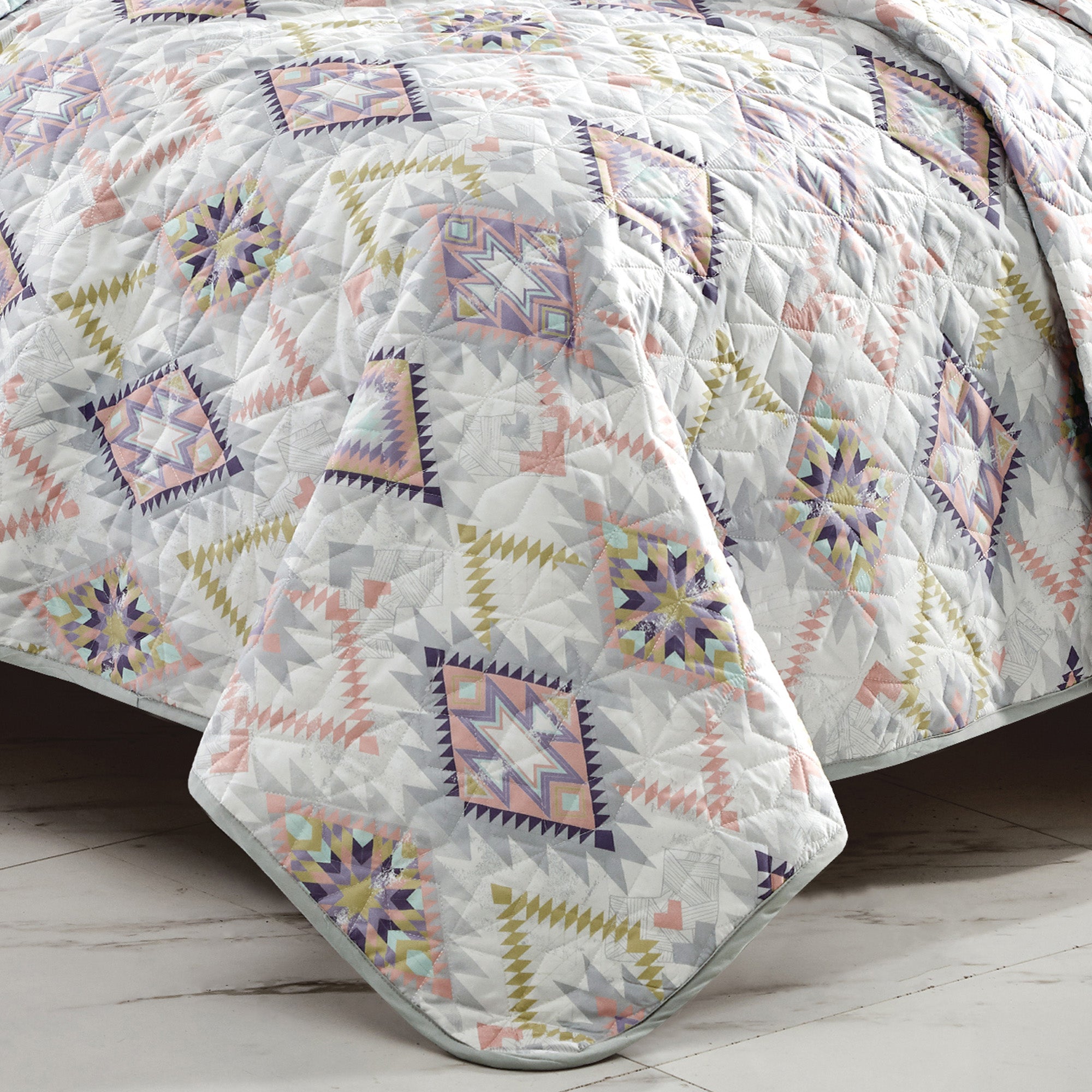 Reversible 3-Piece Geometric Aztec Quilted Bedspread Set with Pillow Shams