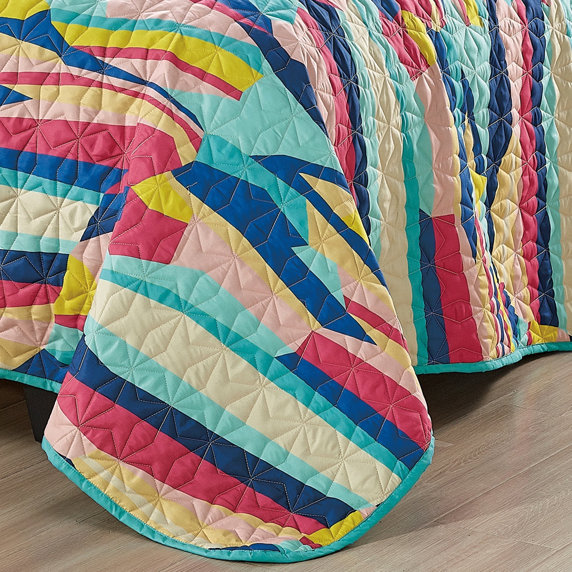 Reversible 3-Piece Vibrant Geometric Stripe Bedspread Set - Quilted Coverlet with Pillow Shams