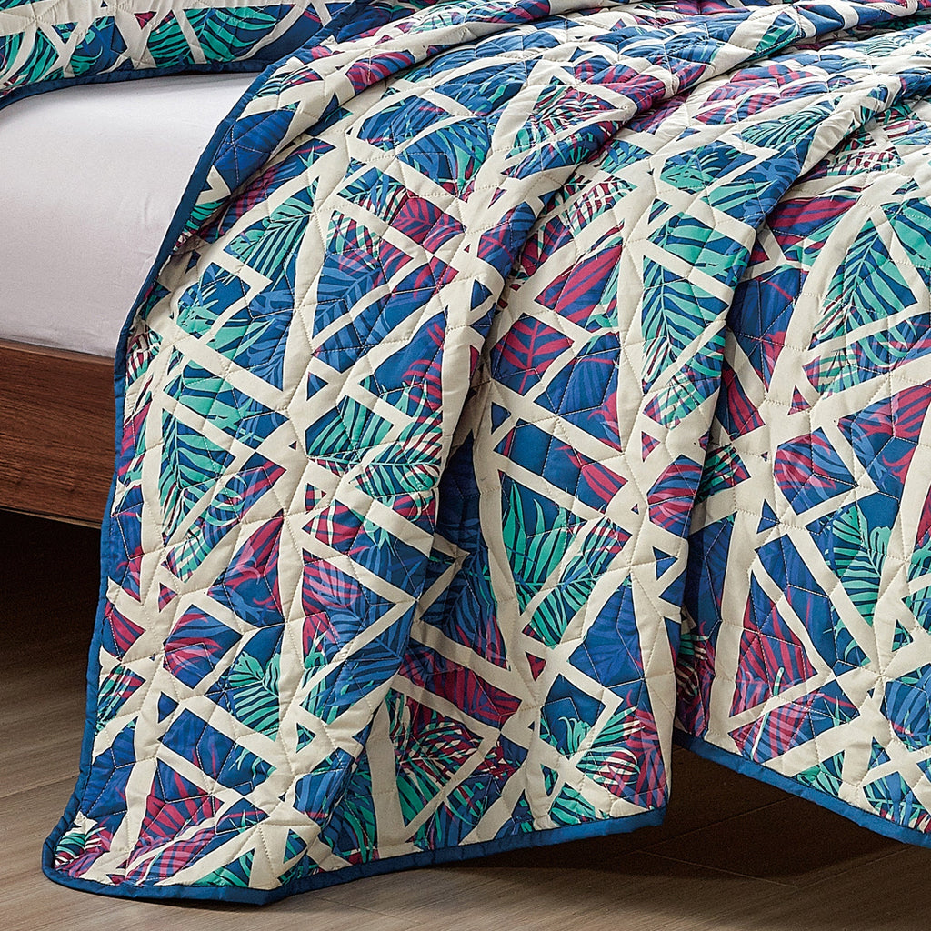 Reversible 3-Piece Geometric Triangle Bedspread Set - Quilted Coverlet with Pillow Shams