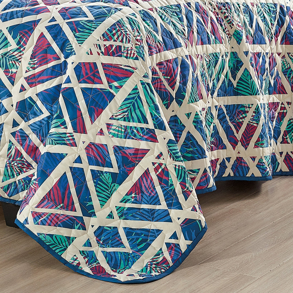 Reversible 3-Piece Geometric Triangle Bedspread Set - Quilted Coverlet with Pillow Shams