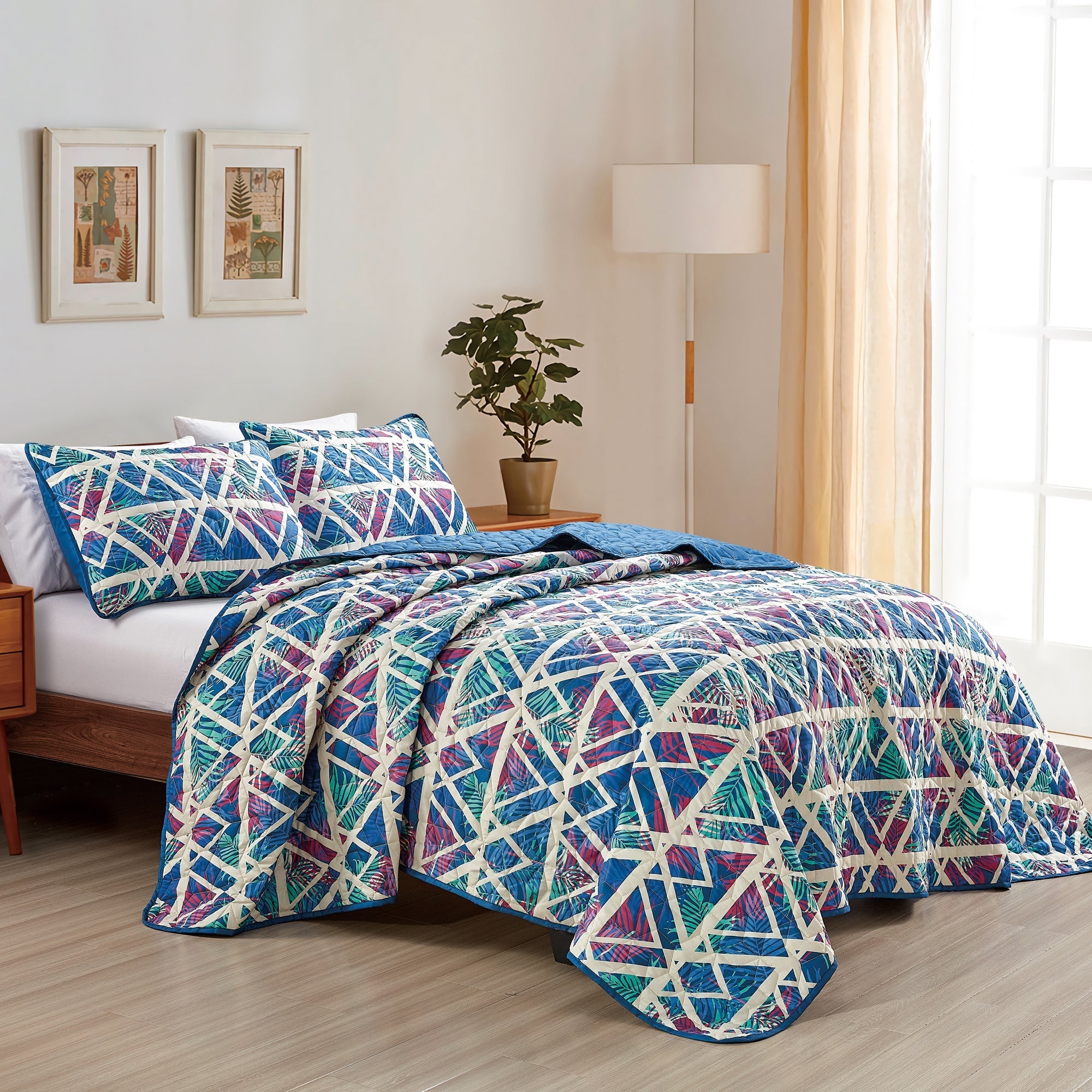 Reversible 3-Piece Geometric Triangle Bedspread Set - Quilted Coverlet with Pillow Shams