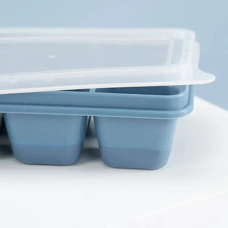3 Ice Cube Trays with 6 Compartments in Plastic with Lid