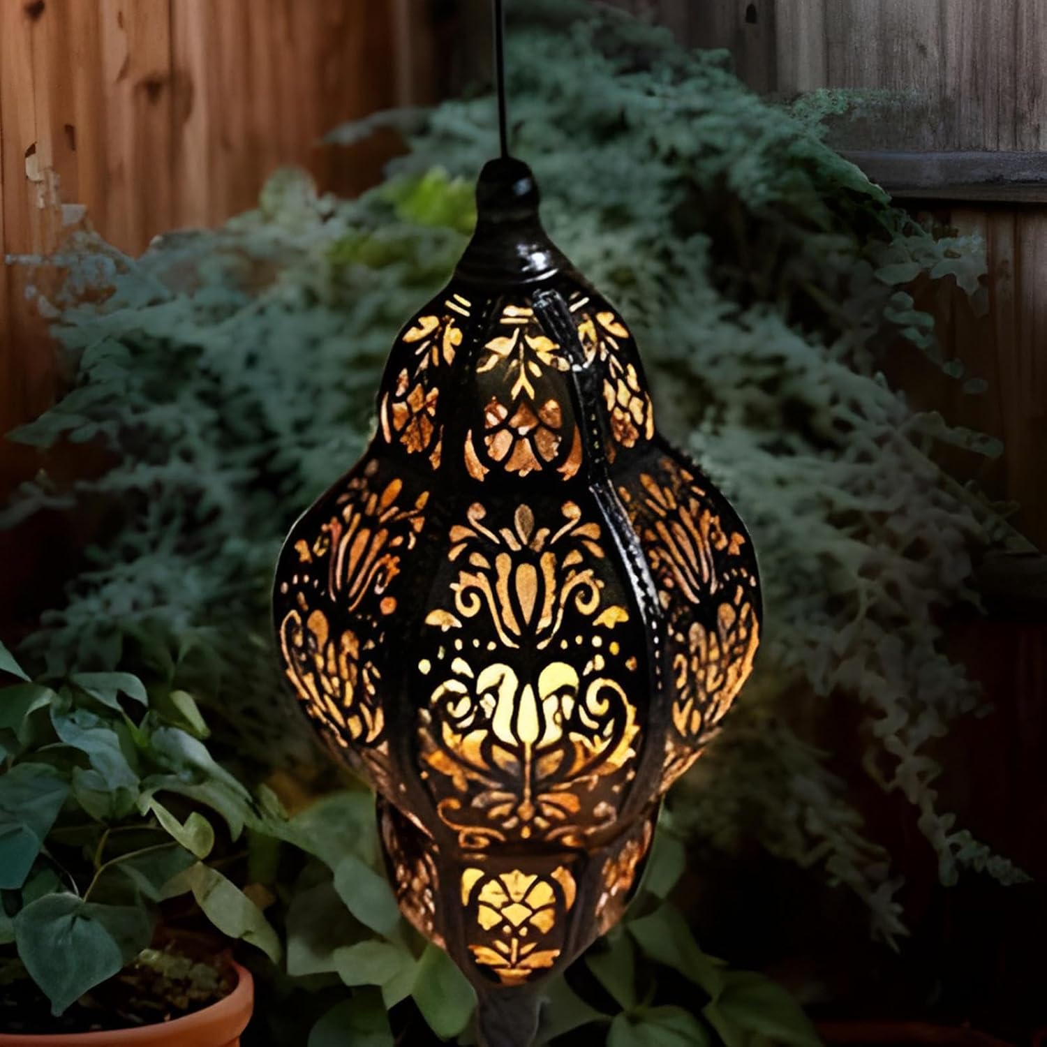 Baroque Style Solar Garden Lantern – Vintage Outdoor Light for Patio, Yard and Pathway Decor