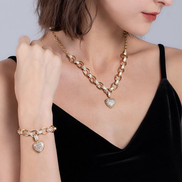Elegant Heart-Shaped Zirconia Necklace - Stylish