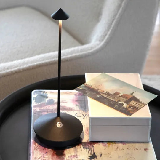 Minimalist LED Table Lamp: Subtle Elegance