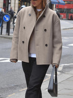 Trendy, loose-fitting jacket with button closure for women