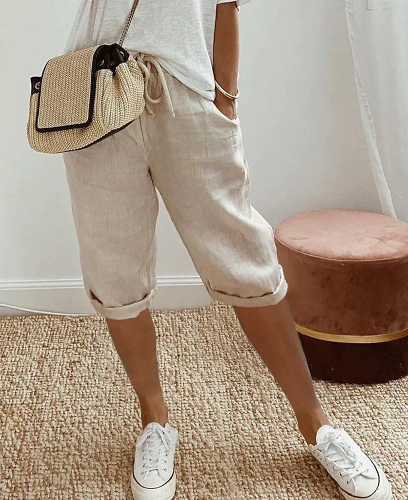 Trendy fashionable linen-look knee breeches for women
