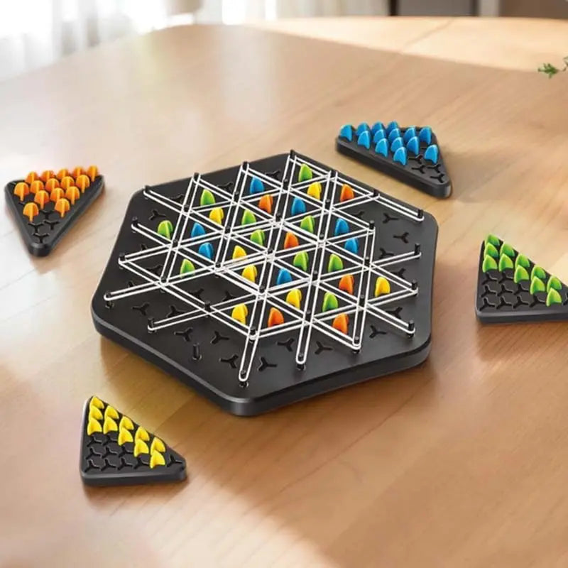 Kettendreieck: Strategic Triangle Game for 2-4 Players