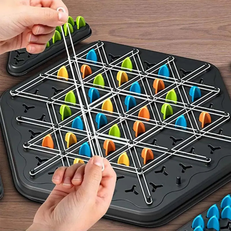 Kettendreieck: Strategic Triangle Game for 2-4 Players