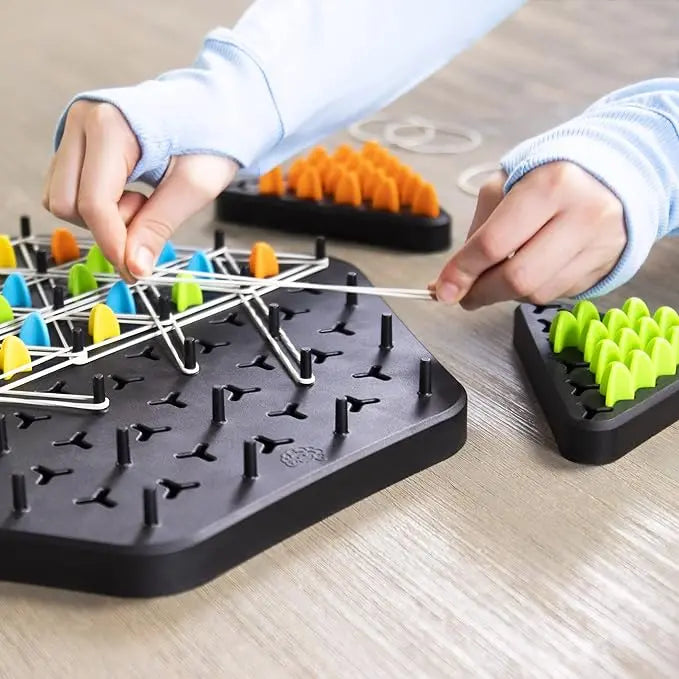 Kettendreieck: Strategic Triangle Game for 2-4 Players