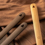 Magnetic Long Handle Shoe Horn in Wood (Support included)
