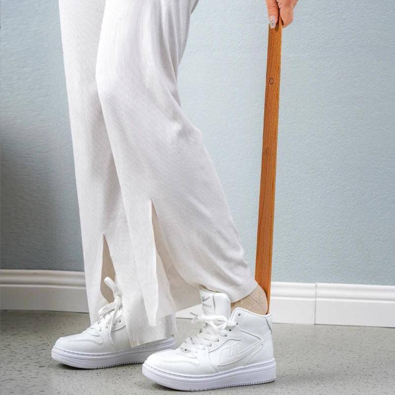 Magnetic Long Handle Shoe Horn in Wood (Support included)