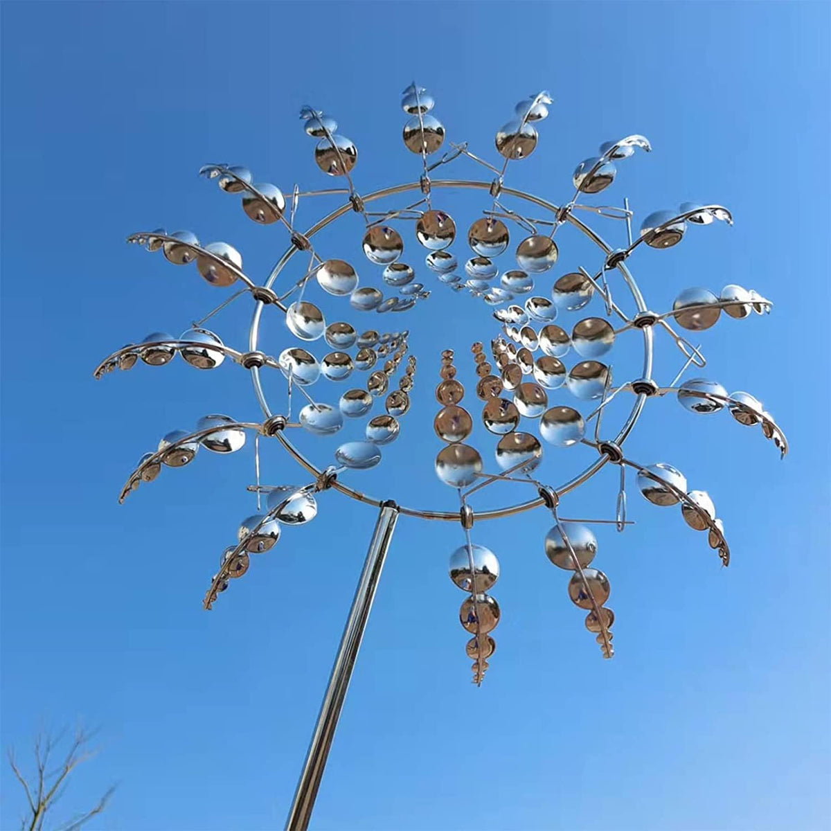 Niki Metal Garden Spinner Decor