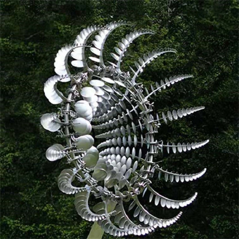 Niki Metal Garden Spinner Decor