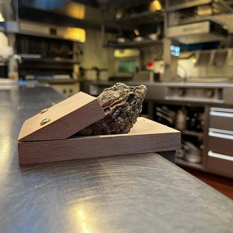 Niki | Premium wood handle oyster shell opener clamp