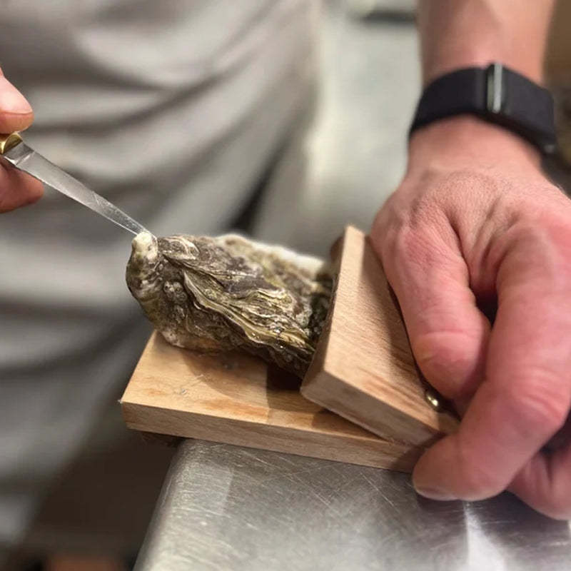 Niki | Premium wood handle oyster shell opener clamp