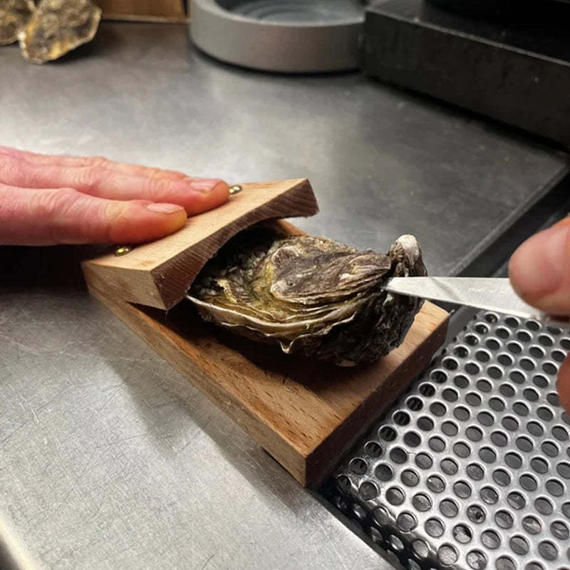 Niki | Premium wood handle oyster shell opener clamp