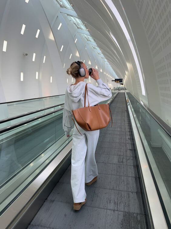 Niki | Voss – Vintage leather shoulder bag for women | Spacious, elegant and timeless design