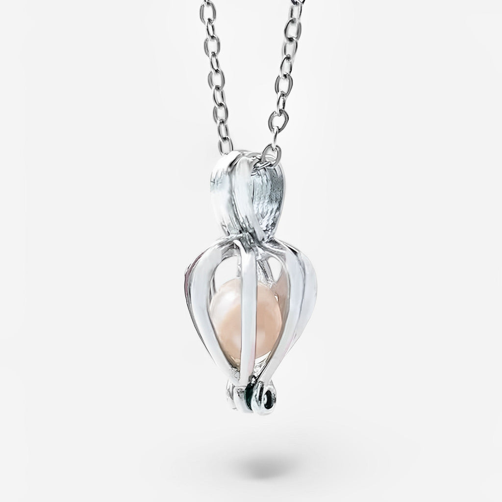 PearlEssence | Give a beautiful pearl necklace