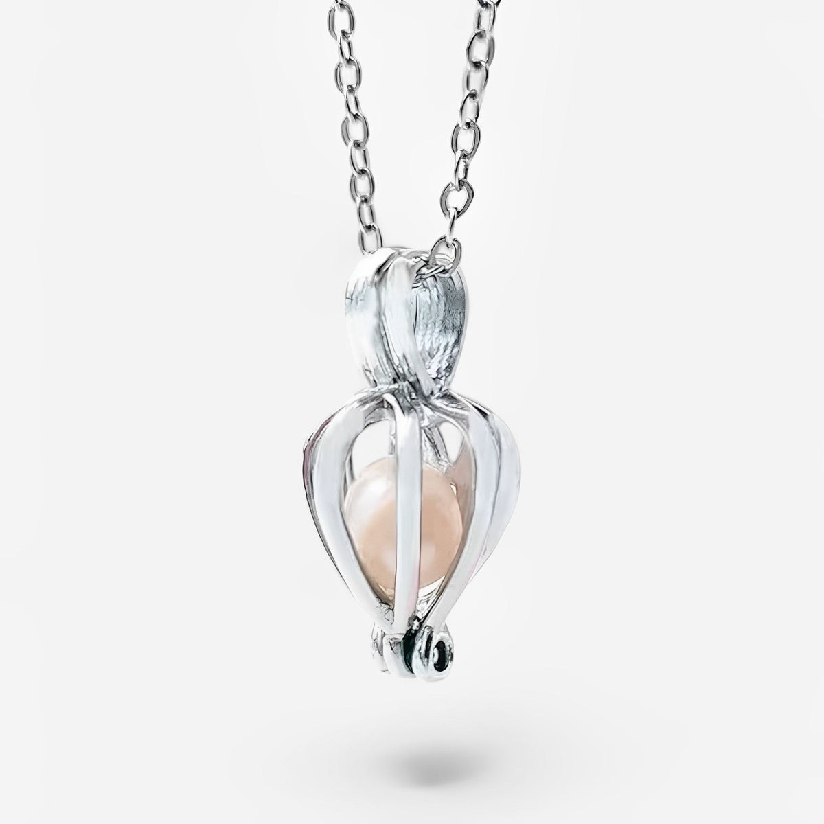 PearlEssence | Give a beautiful pearl necklace