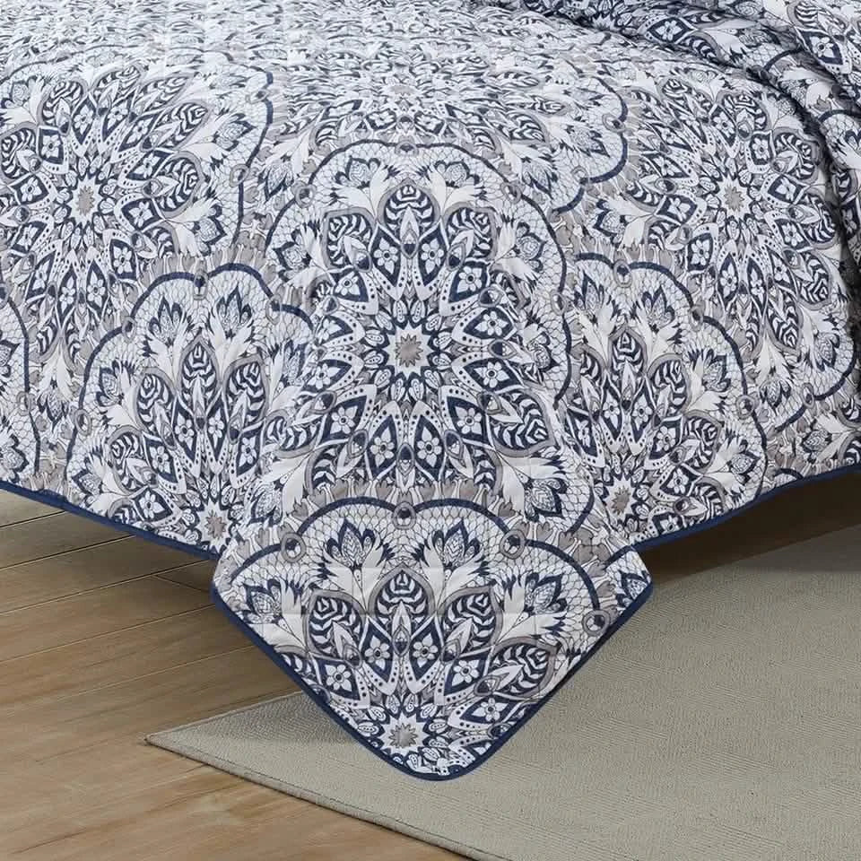 3-Piece Set: Bibb Home Printed Reversible Quilt Set