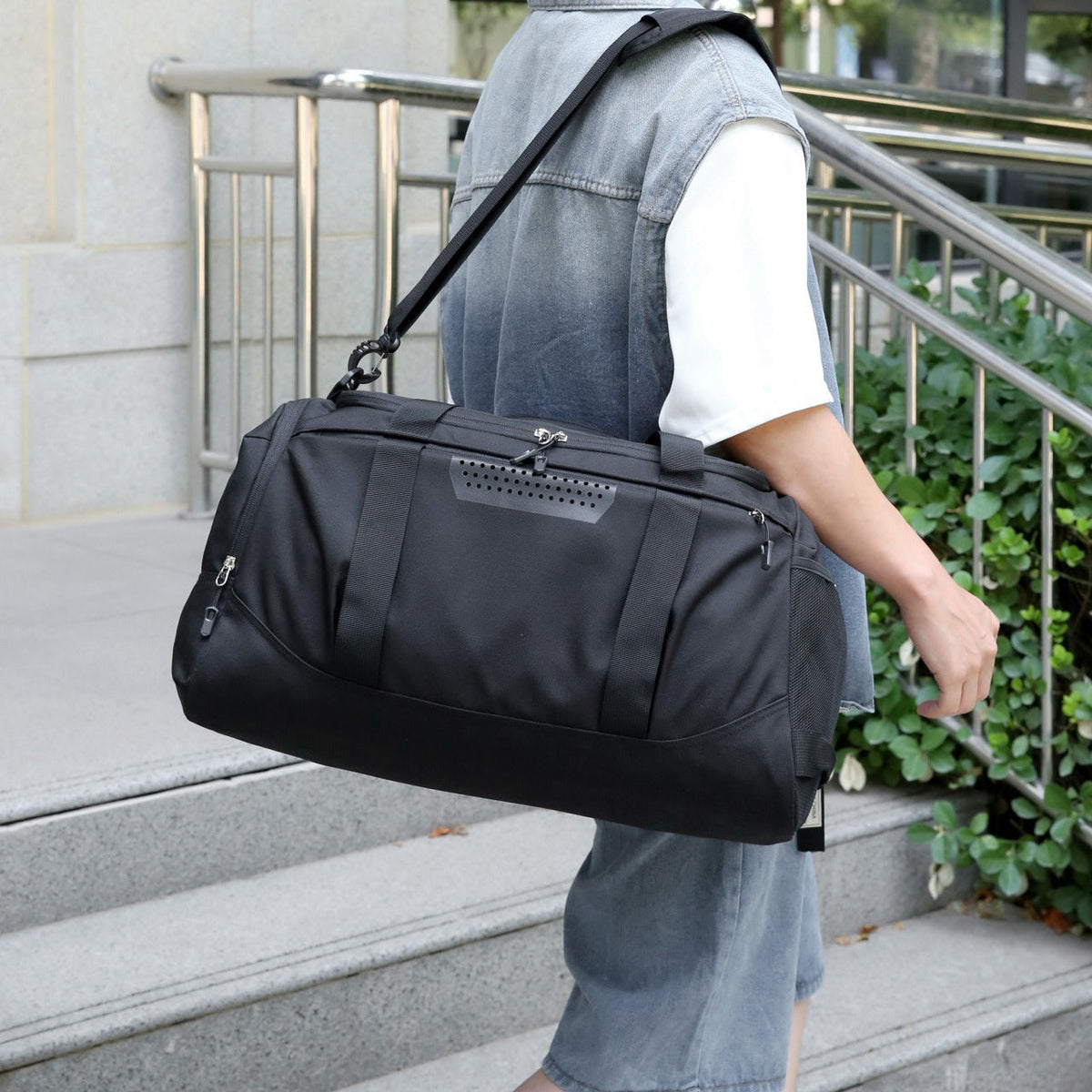 Sporty Travel Bag with Insulated Interior Compartment