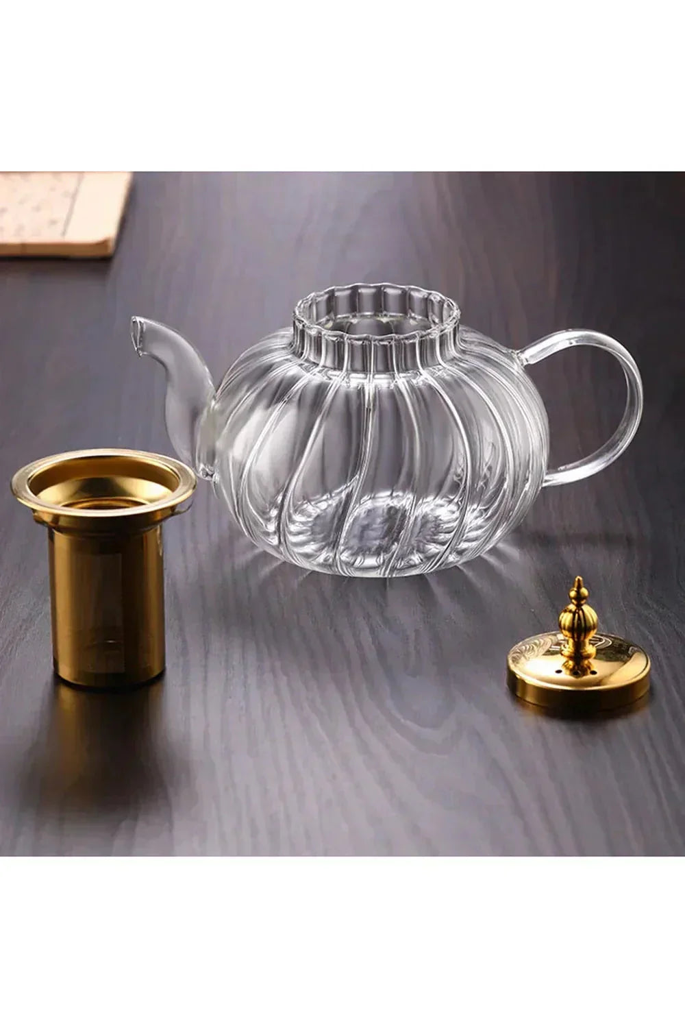 Stylish loose leaf teapot with tea infuser and lid — Elegant brew for tea lovers