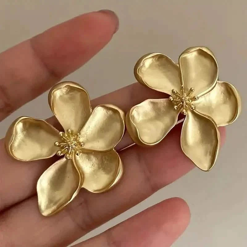 Vintage French-style Golden Flower Earrings