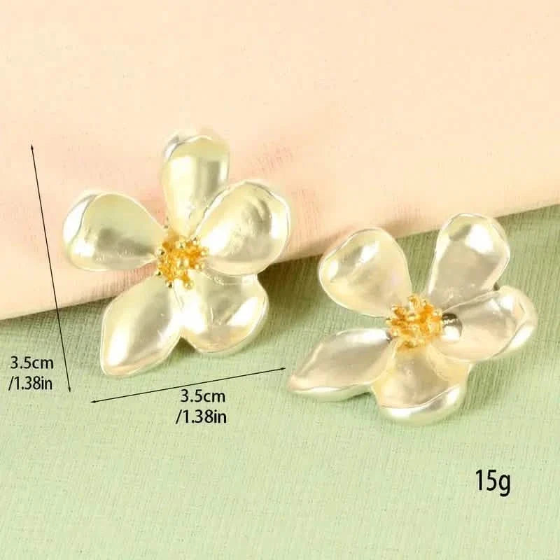 Vintage French-style Golden Flower Earrings