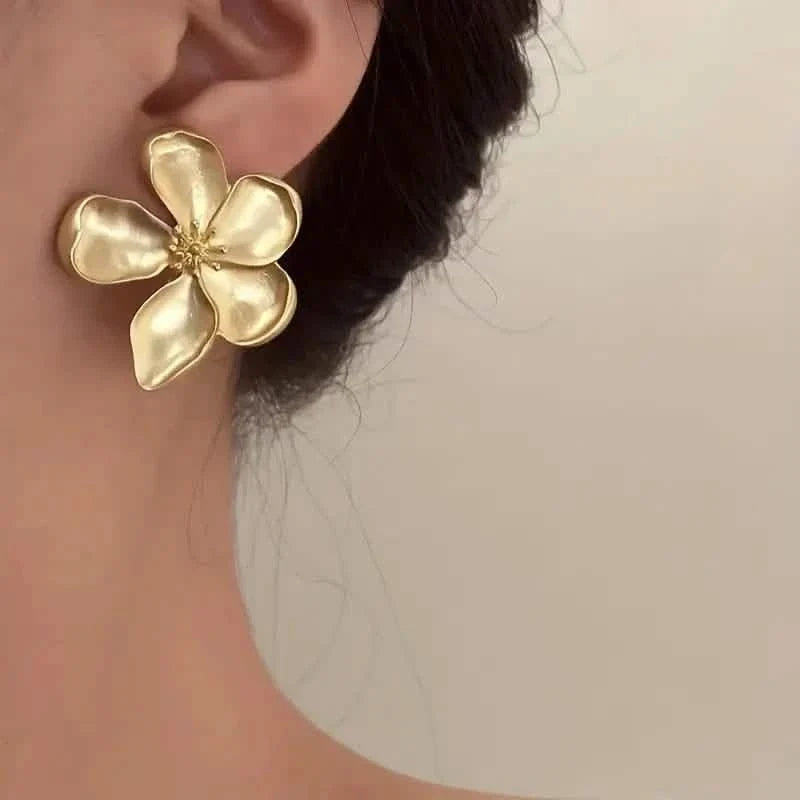 Vintage French-style Golden Flower Earrings