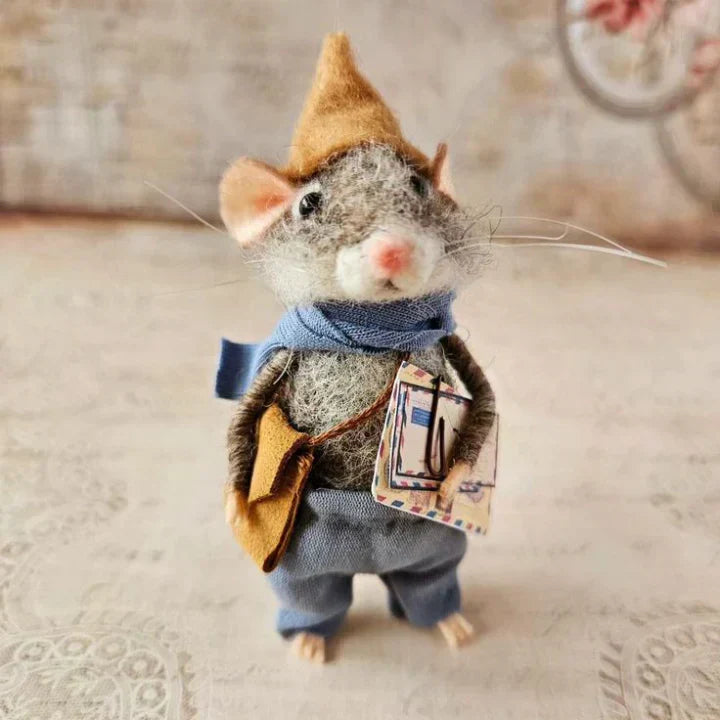 WhiskerWool™ – Handcrafted, Needle-Felted Mouse