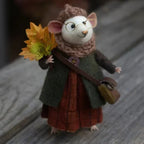 WhiskerWool™ – Handcrafted, Needle-Felted Mouse