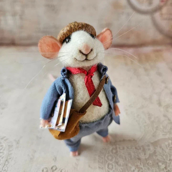 WhiskerWool™ – Handcrafted, Needle-Felted Mouse