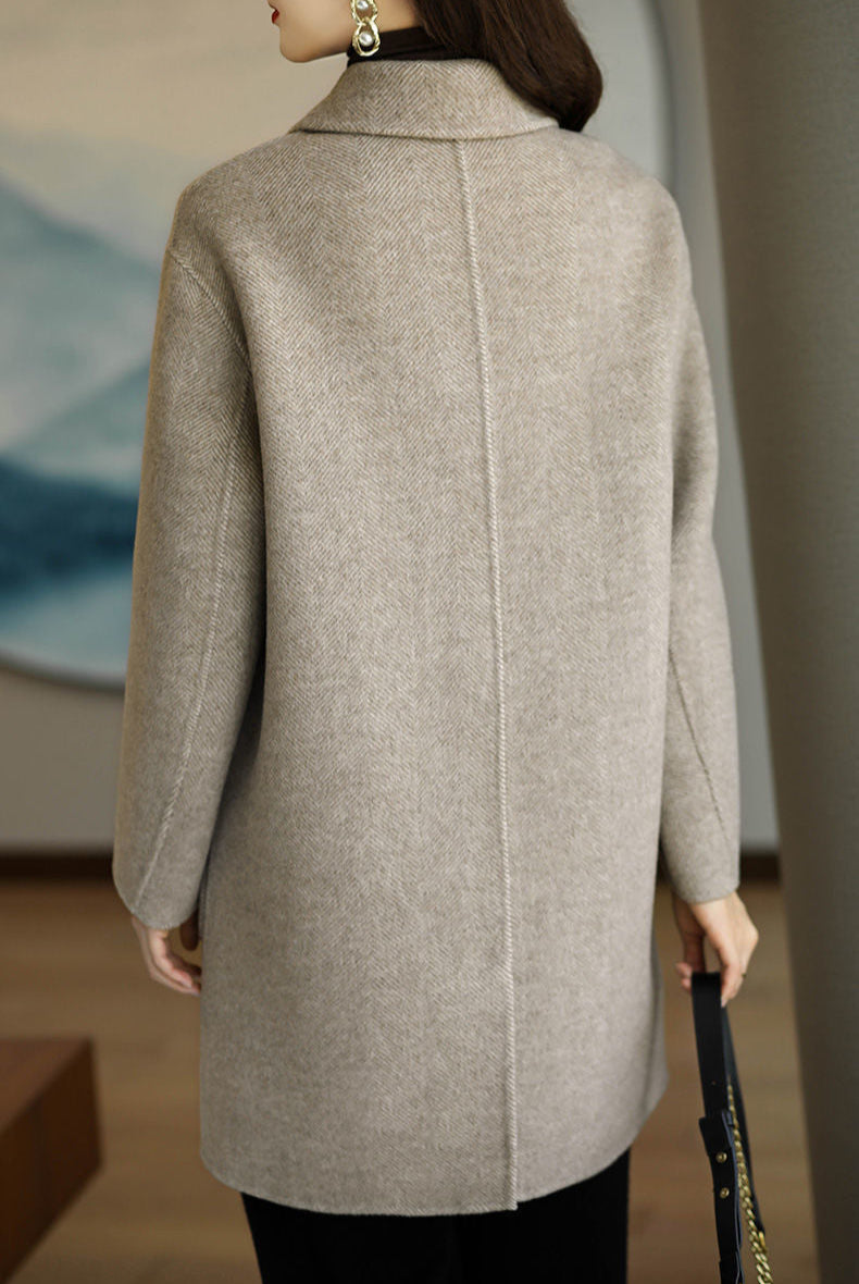 Women's Winter Jacket: Warm & Elegant with Sophisticated Design